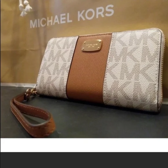 Michael Kors Cream and Brown Wallet - Picture 2 of 5